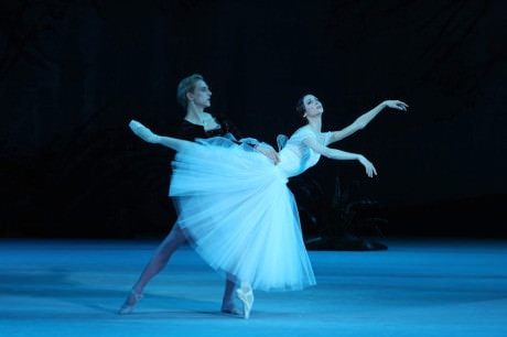 Svetlana Zakharova (Giselle) and David Hallberg (Albrecht). Photo by E. Fetisova.