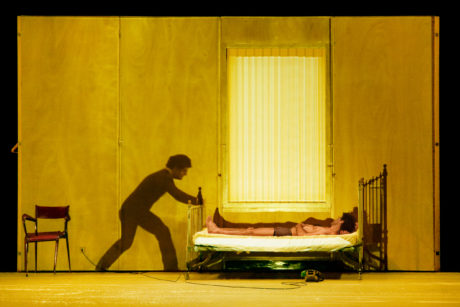 Wajdi Mouawad in Seuls. Photo by Thibaut Baron.