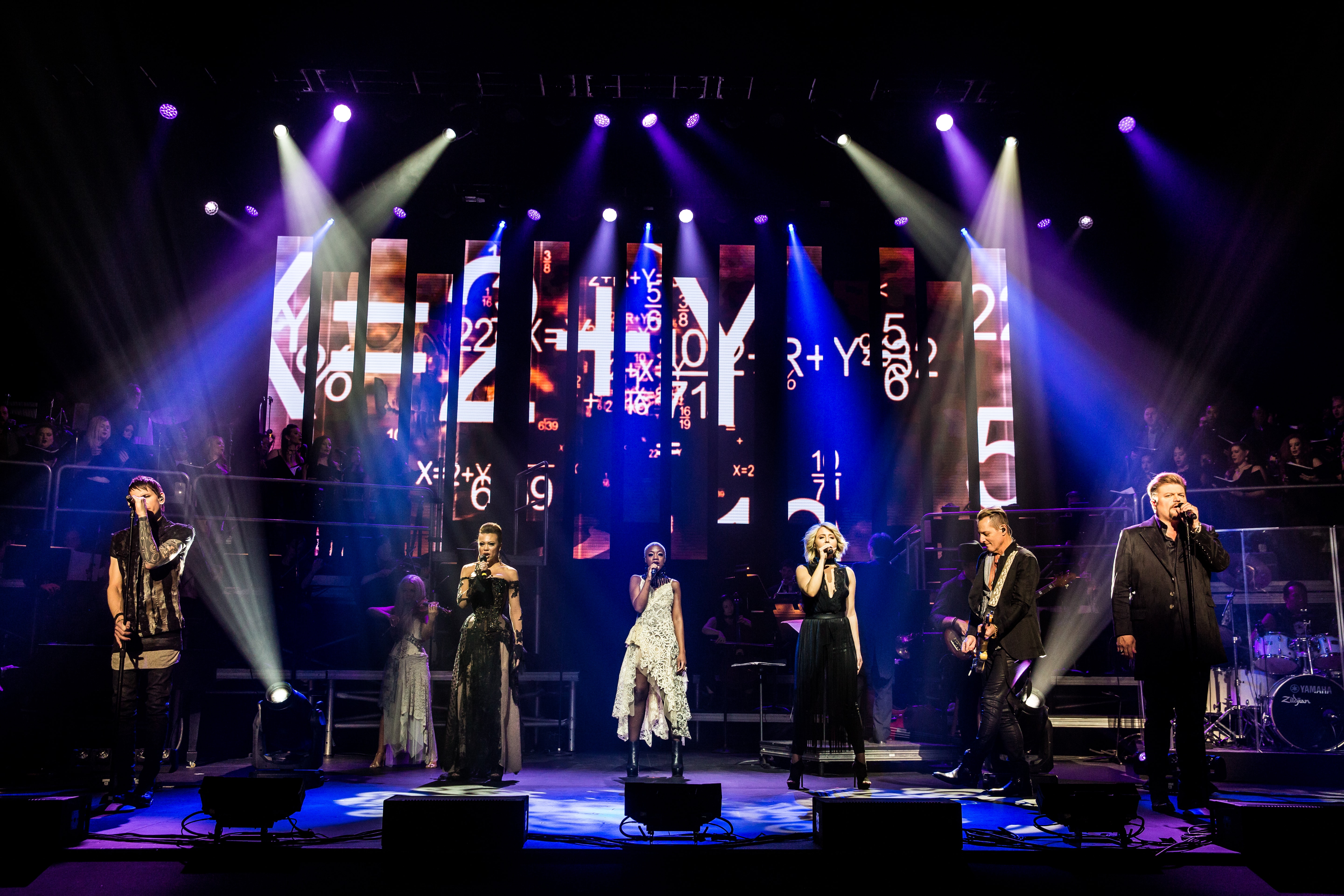The company, featuring (left to right) Tony Vincent, Máiréad Nesbitt, Alyson Cambridge, Kimberly Nichole, Chloe Lowery, Tony Bruno, and Rob Evan. Photo by Matthew Murphy